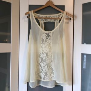 Buckle Daytrip top, size medium.